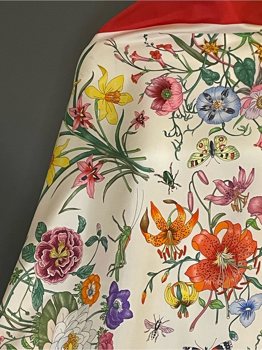 Coveted Gucci Flora Accornero Silk Scarf 34 In Very Good Condition - Picture 5 of 10